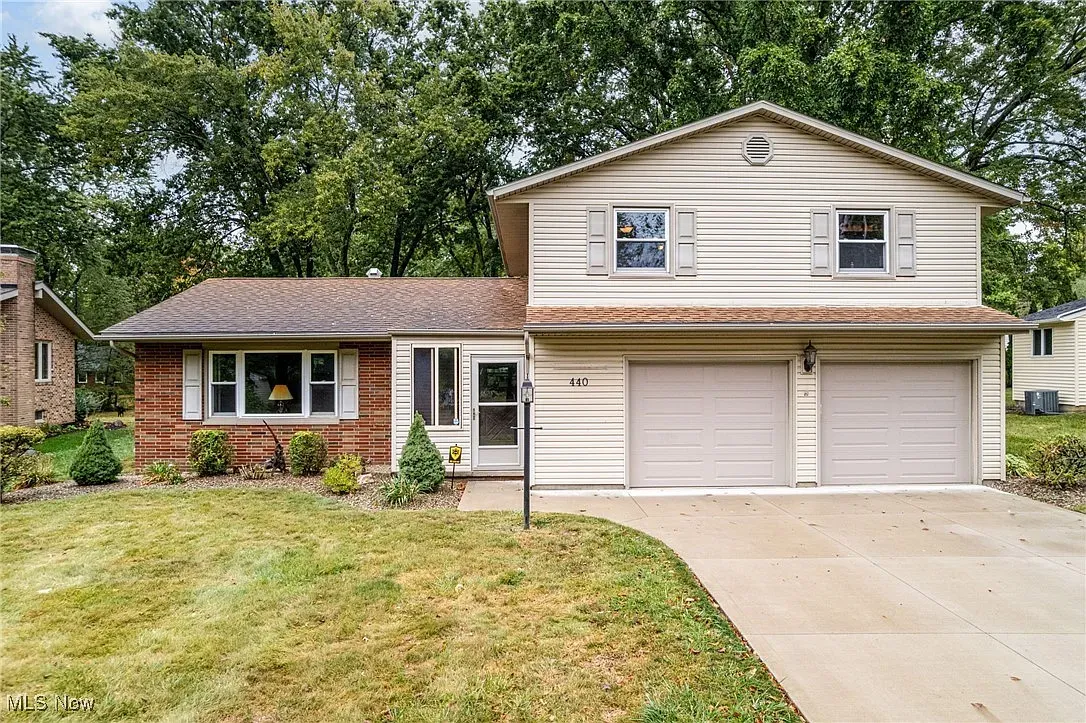 A single family home located in 440 Dohner Dr, Wadsworth, OH 44281 with 3 beds 3 baths